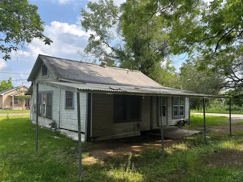 1101 N Blair Avenue Cleveland TX 77327