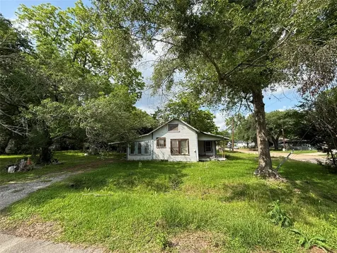 1101 N Blair Avenue Cleveland TX 77327