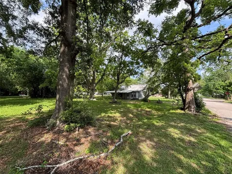 1101 N Blair Avenue Cleveland TX 77327
