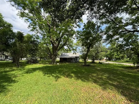1101 N Blair Avenue Cleveland TX 77327