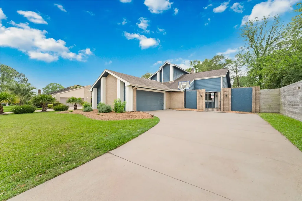 16374 Larkfield Drive Houston TX 77059