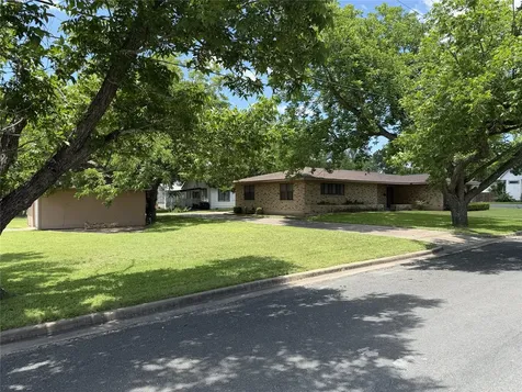 701 Herder Avenue Schulenburg TX 78956