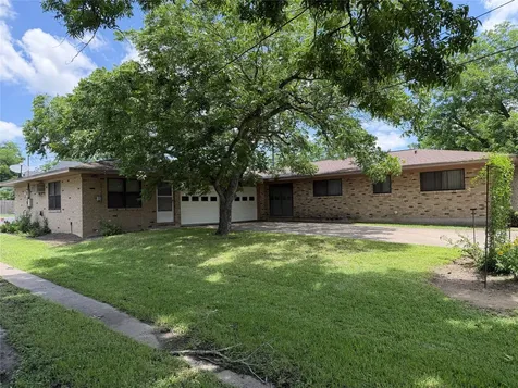 701 Herder Avenue Schulenburg TX 78956