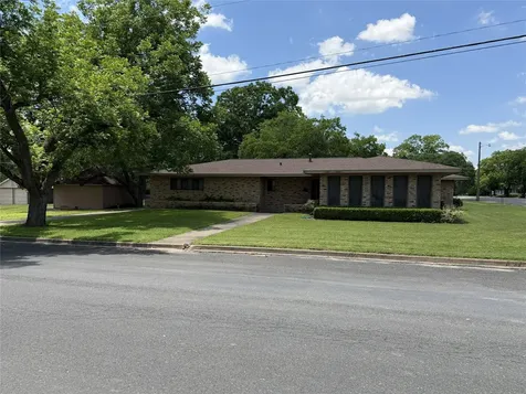 701 Herder Avenue Schulenburg TX 78956
