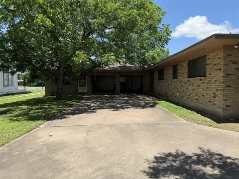 701 Herder Avenue Schulenburg TX 78956