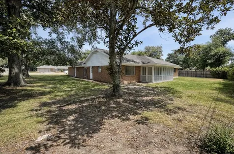 205 E Crestmont Drive Alvin TX 77511