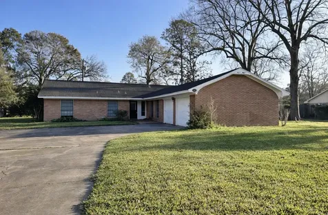 205 E Crestmont Drive Alvin TX 77511