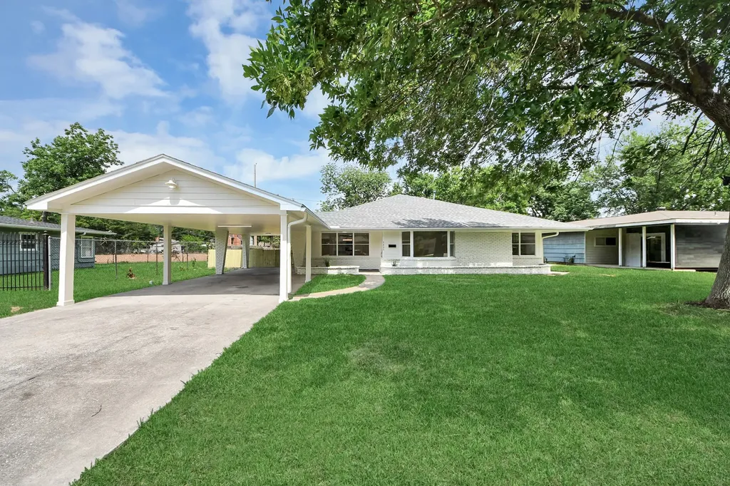 5455 N Crooked Creek Drive Houston TX 77017