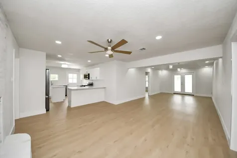 5455 N Crooked Creek Drive Houston TX 77017