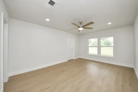 5455 N Crooked Creek Drive Houston TX 77017