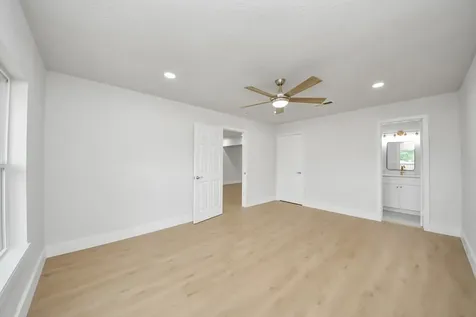5455 N Crooked Creek Drive Houston TX 77017