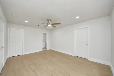 5455 N Crooked Creek Drive Houston TX 77017
