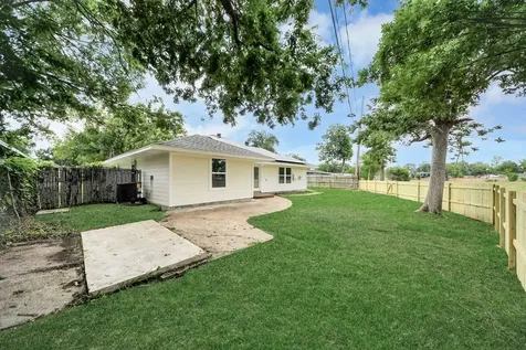 5455 N Crooked Creek Drive Houston TX 77017