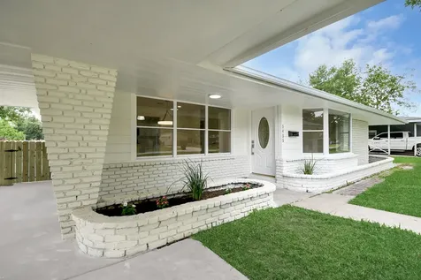 5455 N Crooked Creek Drive Houston TX 77017