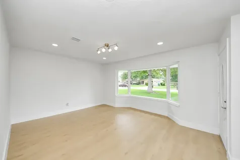 5455 N Crooked Creek Drive Houston TX 77017
