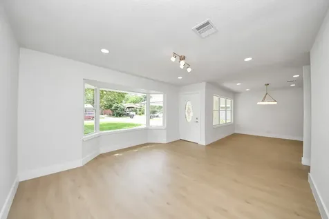 5455 N Crooked Creek Drive Houston TX 77017