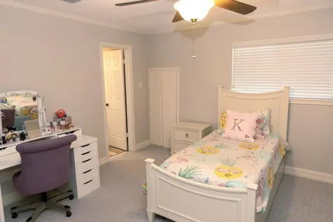 9 Kings Creek Drive Houston TX 77339