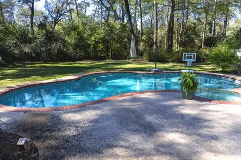 9 Kings Creek Drive Houston TX 77339