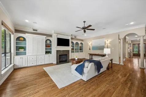 802 Anderson Street Bellaire TX 77401