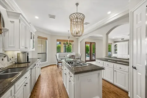 802 Anderson Street Bellaire TX 77401