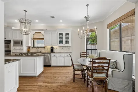 802 Anderson Street Bellaire TX 77401