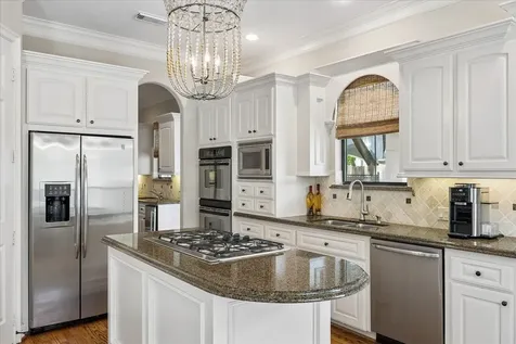802 Anderson Street Bellaire TX 77401