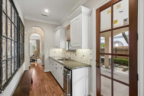 802 Anderson Street Bellaire TX 77401