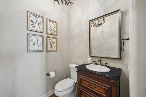 802 Anderson Street Bellaire TX 77401