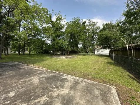 9208 Heatherside Street Houston TX 77016