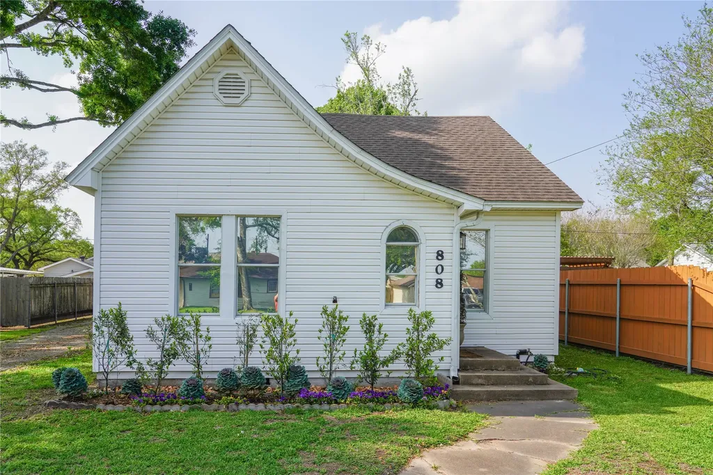 808 Heights Street El Campo TX 77437