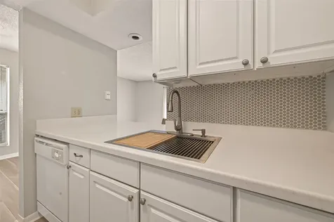 1516 Bay Area Boulevard H10 Houston TX 77058