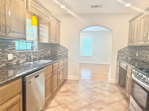 212 South Street Baytown TX 77520