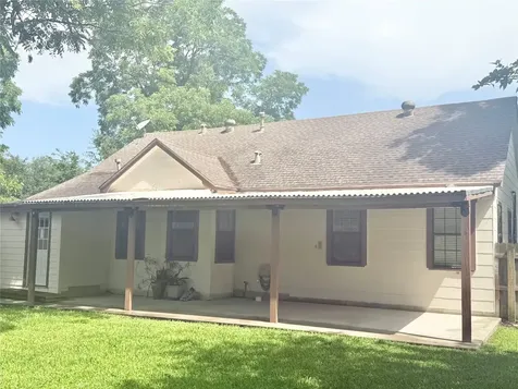 212 South Street Baytown TX 77520