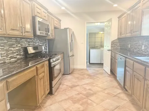 212 South Street Baytown TX 77520