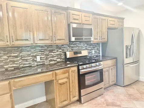212 South Street Baytown TX 77520
