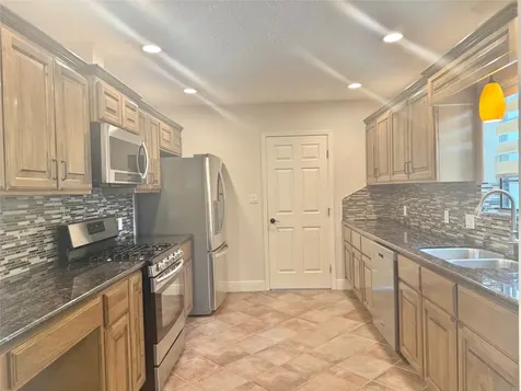 212 South Street Baytown TX 77520