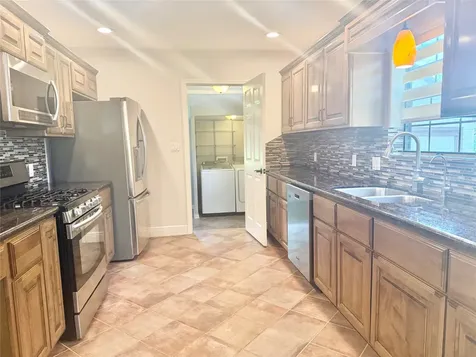 212 South Street Baytown TX 77520