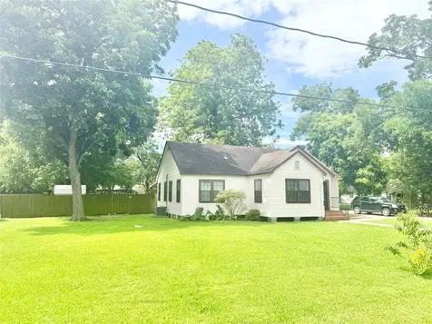 212 South Street Baytown TX 77520