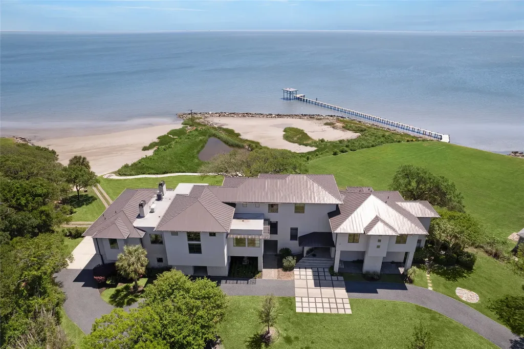 633 Quintana Roo Place Seabrook TX 77586