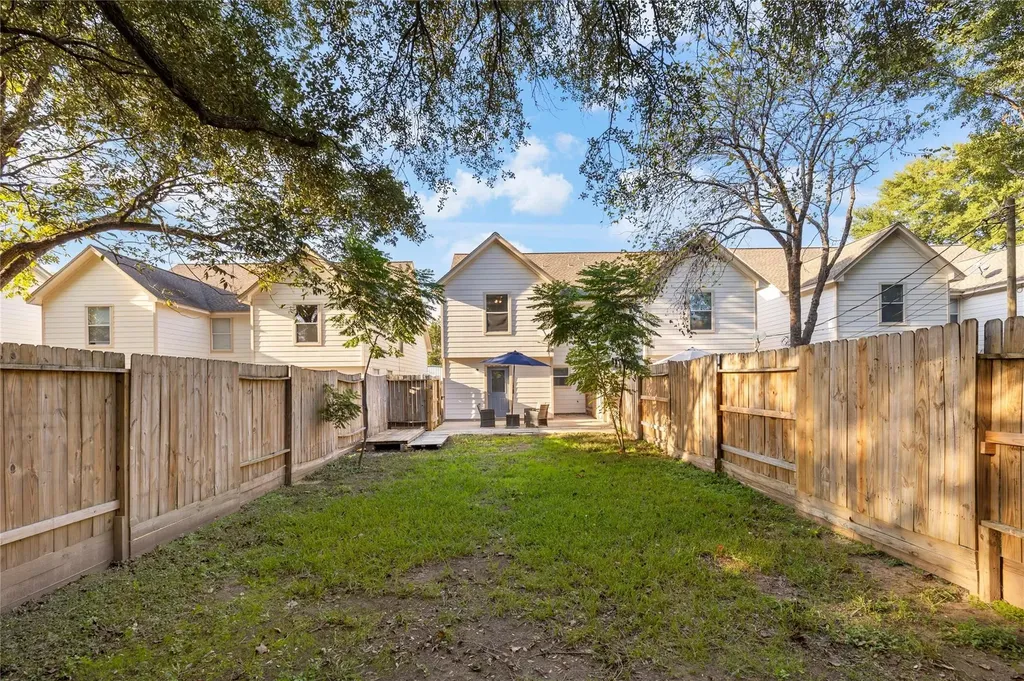 207 Foster Street Tomball TX 77375