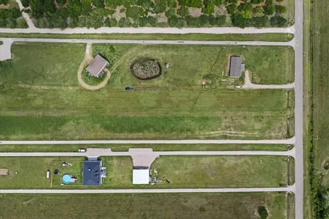 4409 W Bayshore Road Anahuac TX 77514