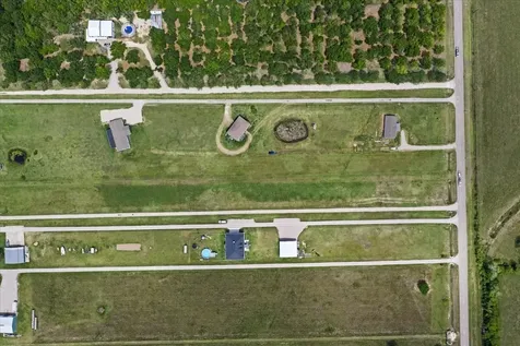 4409 W Bayshore Road Anahuac TX 77514