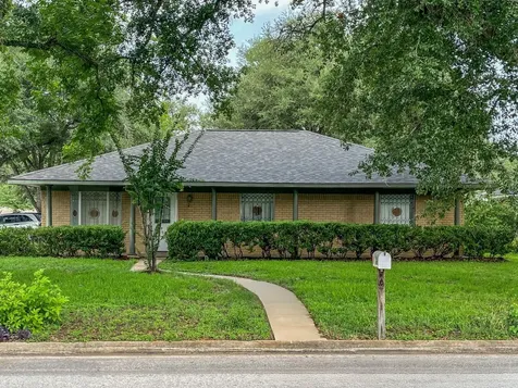 1092 South Holland Street Bellville TX 77418
