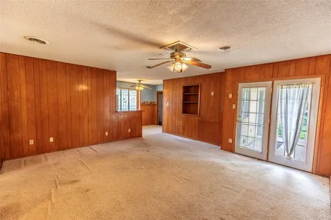 1092 South Holland Street Bellville TX 77418