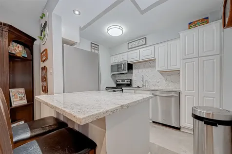 1860 White Oak Drive 375 Houston TX 77009