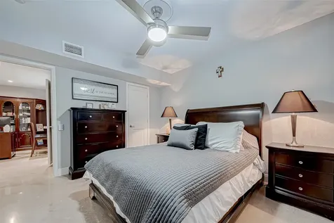 1860 White Oak Drive 375 Houston TX 77009