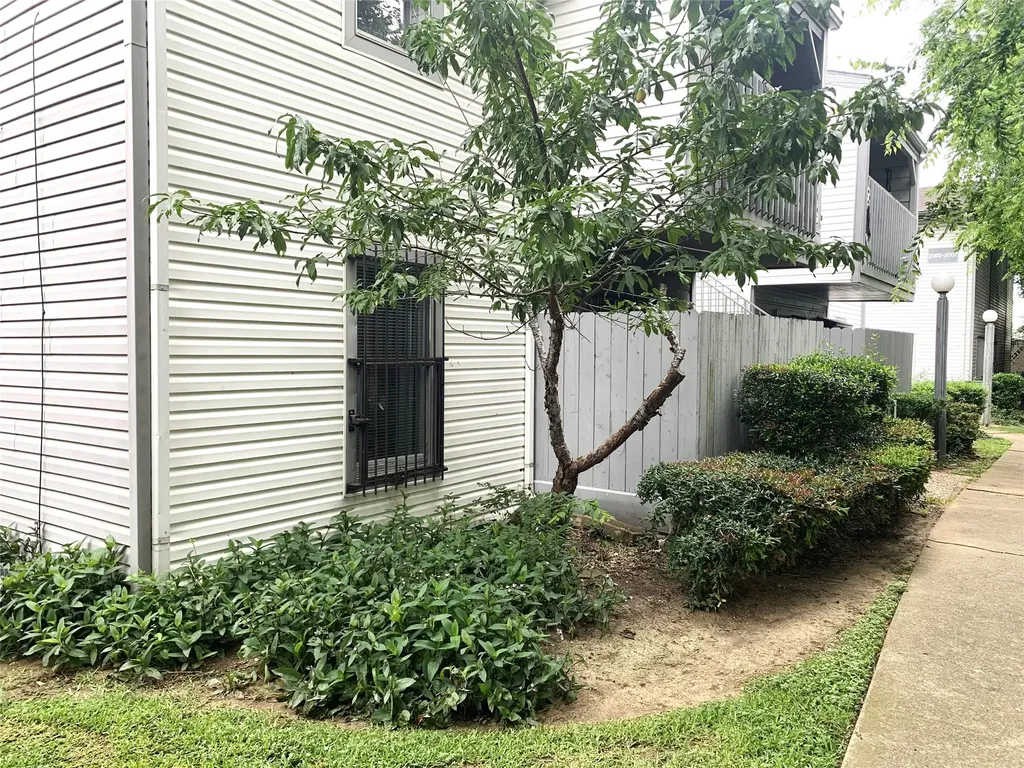 7200 Clarewood Drive 1904 Houston TX 77036