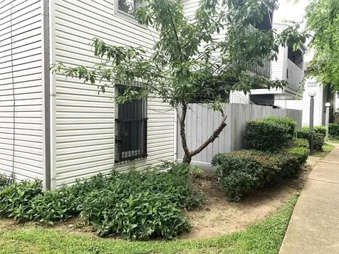 7200 Clarewood Drive 1904 Houston TX 77036