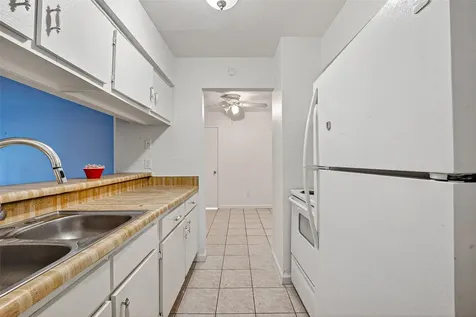 7200 Clarewood Drive 1904 Houston TX 77036