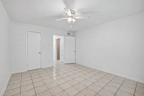 7200 Clarewood Drive 1904 Houston TX 77036